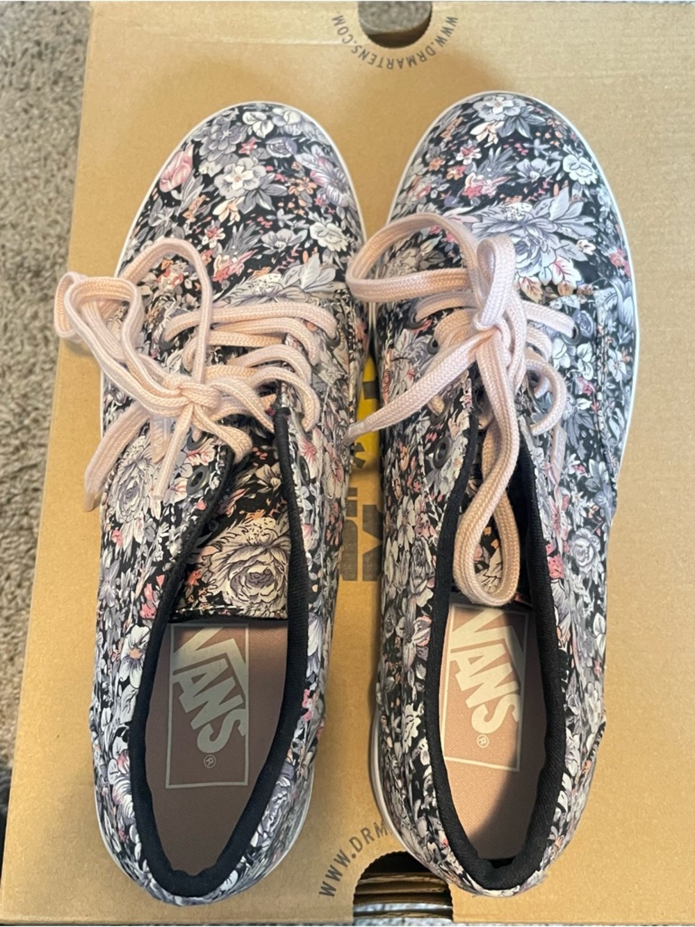 Vans Floral Lace-Up Sneakers in Pink/Black, Never worn, Size 7.5